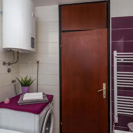 Apartment Many *