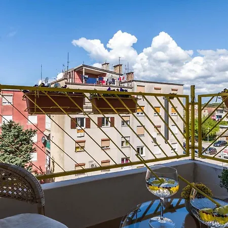 Many Apartment
