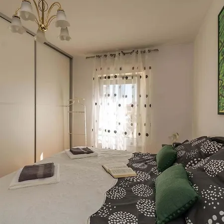 Many Apartment *
