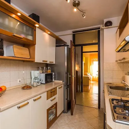 Many Apartment *